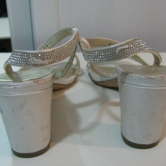 * 2/$15 Naturalizer Glitter Silver Sandals Size 8 Good Condition $120 When New - Picture 6 of 9